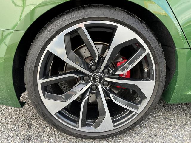 ＲＳ４アバント ベースグレード　カーボンスタイリングＰＫＧ　Ｂ＆Ｏ　ＲＳスポーツエキゾースト　ＯＰ２０インチＡＷ　マッサージシート　デコラティブパネルカーボン　レッドキャリパー　スマホ連携　ＡＣＣ　レーンアシスト　　サイドアシスト（24枚目）
