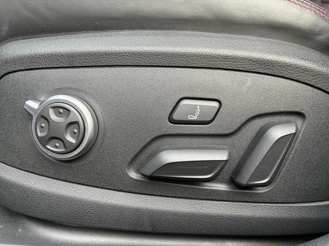 ＲＳ４アバント ベースグレード　カーボンスタイリングＰＫＧ　Ｂ＆Ｏ　ＲＳスポーツエキゾースト　ＯＰ２０インチＡＷ　マッサージシート　デコラティブパネルカーボン　レッドキャリパー　スマホ連携　ＡＣＣ　レーンアシスト　　サイドアシスト（29枚目）