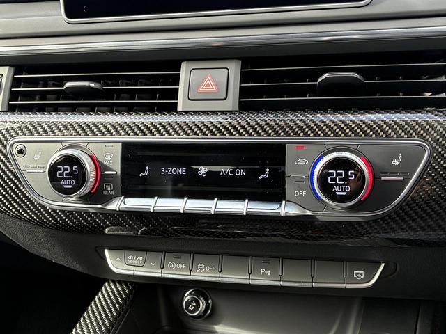 ＲＳ４アバント ベースグレード　カーボンスタイリングＰＫＧ　Ｂ＆Ｏ　ＲＳスポーツエキゾースト　ＯＰ２０インチＡＷ　マッサージシート　デコラティブパネルカーボン　レッドキャリパー　スマホ連携　ＡＣＣ　レーンアシスト　　サイドアシスト（30枚目）