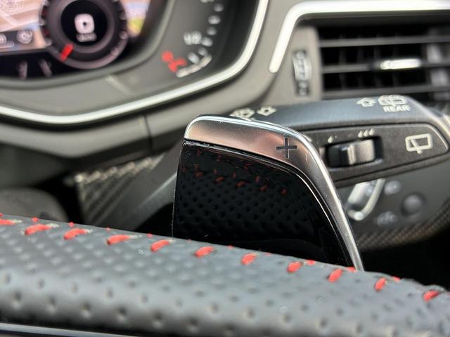 ＲＳ４アバント ベースグレード　カーボンスタイリングＰＫＧ　Ｂ＆Ｏ　ＲＳスポーツエキゾースト　ＯＰ２０インチＡＷ　マッサージシート　デコラティブパネルカーボン　レッドキャリパー　スマホ連携　ＡＣＣ　レーンアシスト　　サイドアシスト（34枚目）