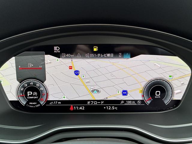 ���o�[�`�����R�b�N�s�b�g�w���[�^�[�p�l�����ɍ��𑜓x�̂P�Q�D�R�C���`�t���f�B�X�v���C��z�u�B�f�B�X�v���C���ɒn�}���\������A�i�r�Q�[�V�����̊m�F�̍ۂɃh���C�o�[�͎����̈ړ������Ȃ����邱�Ƃ��ł��܂��B