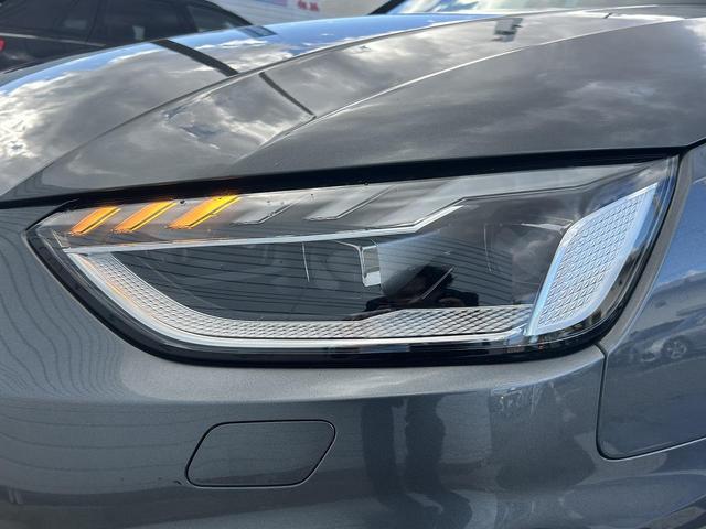 ���}�g���N�X�k�d�c�w�b�h���C�g�w�����̃Z���T�[�ƃJ�����ɂ���đ��Ԃ���s�҂����o�B�h���C�o�[����s�҂̎��E��W���邱�Ƃ������悤�ɁA��P���ʂ�̎����z�����\�ł��B�x