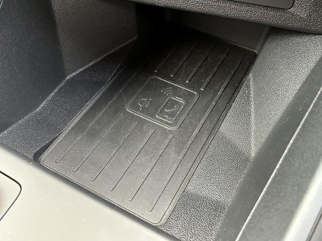 ���C�����X�`���[�W���O�w�t�����g�Z���^�[�R���\�[���߂��Ɍg�ѓd�b��u���ƁA���C�����X�ŏ[�d�ł��܂��B�x