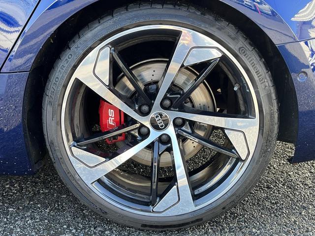 ＲＳ５スポーツバック ベースグレード　ＲＳデザインＰＫＧ　アシスタンスＰＫＧ　Ｂ＆Ｏ　ヘッドアップディスプレイ　マトリクスＬＥＤ　デコラティブパネルカーボン　シートマッサージ　レッドキャリパー　ファインナッパレザー　アンビエントライト（32枚目）