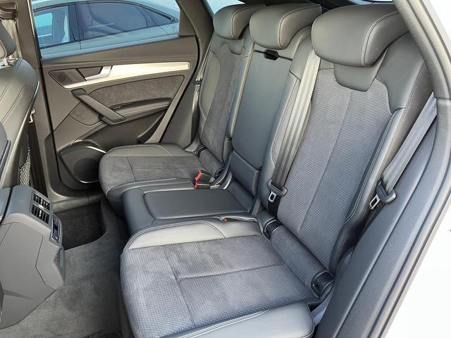 Ｑ５スポーツバック ４０ＴＤＩクワトロ　Ｓライン　ＯＰ２０インチ　ＳラインプラスＰＫＧ　コンフォートＰＫＧ　ＴＶチューナー　ＡＣＣ　レーンアシスト　パークアシスト　サイドアシスト　アンビエントライト　スマホ連携　マトリクスＬＥＤ　１オーナー（15枚目）