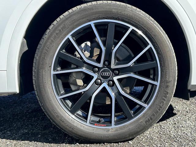 Ｑ５ ４０ＴＤＩクワトロ　Ｓライン　サンルーフ　ブラックスタイリングＰＫＧ　ＳラインプラスＰＫＧ　コンフォートＰＫＧ　ＯＰ２０インチＡＷ　全周囲カメラ　アンビエントライト　スマホ連携　マトリクスＬＥＤ　全席シートヒーター　１オーナー（13枚目）