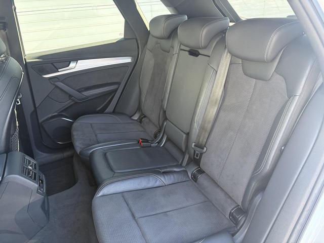 Ｑ５ ４０ＴＤＩクワトロ　Ｓライン　サンルーフ　ブラックスタイリングＰＫＧ　ＳラインプラスＰＫＧ　コンフォートＰＫＧ　ＯＰ２０インチＡＷ　全周囲カメラ　アンビエントライト　スマホ連携　マトリクスＬＥＤ　全席シートヒーター　１オーナー（15枚目）