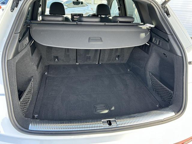 Ｑ５ ４０ＴＤＩクワトロ　Ｓライン　サンルーフ　ブラックスタイリングＰＫＧ　ＳラインプラスＰＫＧ　コンフォートＰＫＧ　ＯＰ２０インチＡＷ　全周囲カメラ　アンビエントライト　スマホ連携　マトリクスＬＥＤ　全席シートヒーター　１オーナー（16枚目）