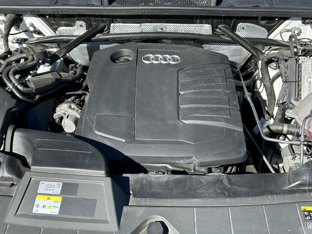 Ｑ５ ４０ＴＤＩクワトロ　Ｓライン　サンルーフ　ブラックスタイリングＰＫＧ　ＳラインプラスＰＫＧ　コンフォートＰＫＧ　ＯＰ２０インチＡＷ　全周囲カメラ　アンビエントライト　スマホ連携　マトリクスＬＥＤ　全席シートヒーター　１オーナー（17枚目）