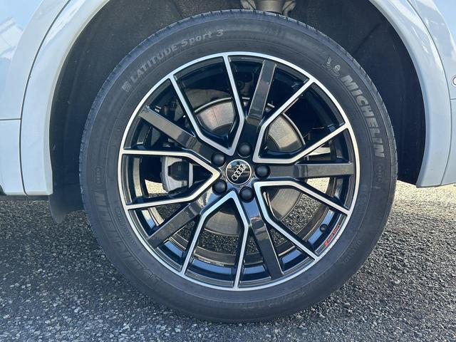 Ｑ５ ４０ＴＤＩクワトロ　Ｓライン　サンルーフ　ブラックスタイリングＰＫＧ　ＳラインプラスＰＫＧ　コンフォートＰＫＧ　ＯＰ２０インチＡＷ　全周囲カメラ　アンビエントライト　スマホ連携　マトリクスＬＥＤ　全席シートヒーター　１オーナー（24枚目）