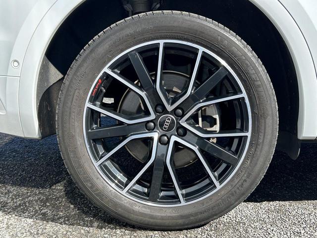 Ｑ５ ４０ＴＤＩクワトロ　Ｓライン　サンルーフ　ブラックスタイリングＰＫＧ　ＳラインプラスＰＫＧ　コンフォートＰＫＧ　ＯＰ２０インチＡＷ　全周囲カメラ　アンビエントライト　スマホ連携　マトリクスＬＥＤ　全席シートヒーター　１オーナー（25枚目）