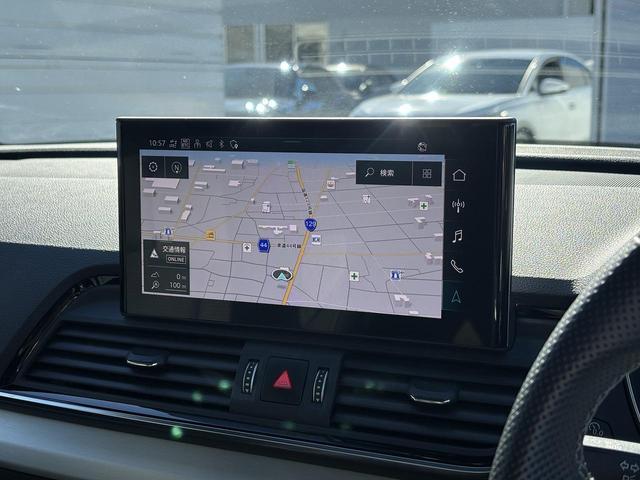 Ｑ５ ４０ＴＤＩクワトロ　Ｓライン　サンルーフ　ブラックスタイリングＰＫＧ　ＳラインプラスＰＫＧ　コンフォートＰＫＧ　ＯＰ２０インチＡＷ　全周囲カメラ　アンビエントライト　スマホ連携　マトリクスＬＥＤ　全席シートヒーター　１オーナー（27枚目）