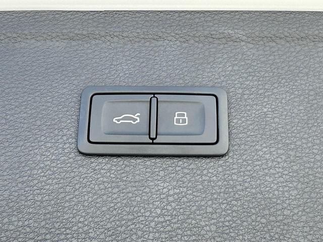 Ｑ５ ４０ＴＤＩクワトロ　Ｓライン　サンルーフ　ブラックスタイリングＰＫＧ　ＳラインプラスＰＫＧ　コンフォートＰＫＧ　ＯＰ２０インチＡＷ　全周囲カメラ　アンビエントライト　スマホ連携　マトリクスＬＥＤ　全席シートヒーター　１オーナー（35枚目）