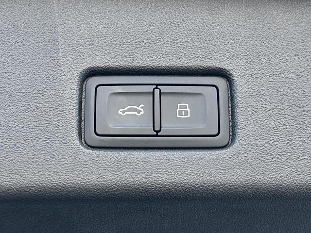 Ｑ４ ｅ－トロン ４０ｅ－トロン　Ｓライン　パーシャルレザー　電動シート　マトリクスＬＥＤ　２０インチＡＷ　アンビエントライト　スマホ連携　ワイヤレスチャージ　ドライブセレクト　ＡＣＣ［　レーンアシスト　サイドアシスト　全周囲カメラ（33枚目）