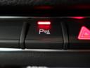 ●Audiパーキングセンサー『前後のバンパーに装着されたセンサーが障害物を検知し、即座にドライバーへ音とディスプレイ上で知らせてくれる便利な機能です。狭い場所での駐車でも安心です。』