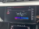 ｅ－トロンＳスポーツバック ベースグレード　ブラックスタイリングＰＫＧ　パノラマサンルーフ　純正ＯＰ２２インチＡＷ　マトリクスＬＥＤライト　バーチャルエクステリアミラー　オレンジキャリパー　プライバシーガラス　全席シートヒーター　４ゾーンＡＣ（8枚目）