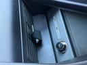 ワイヤレスチャージング『フロントセンターコンソール近くに携帯電話を置くと、ワイヤレスで充電できます。』