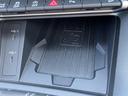 Ｑ３ ３５ＴＦＳＩ　Ｓライン　ブラックスタイリングＰＫＧ　プラスＰＫＧ　コンビニ＆アシスタンスＰＫＧ　スマホ連携　ワイヤレスチャージ　パーシャルレザー　１９インチＡＷ　全周囲カメラ　アンビエントライト　サイドアシスト　１オーナー（8枚目）