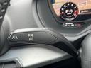 ●アクティブレーンアシスト『60km/h 以上での走行時にドライバーの不注意によってクルマがレーンをはみ出しそうになると、クルマをレーンに戻す方向にステアリングをアシストします。』