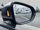 ●アウディサイドアシスト『後方の死角を並走する車両を検知しドアミラーの内側のLEDが点灯。ドライバーに注意を促し事故を未然に防ぐシステムです。』
