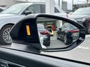 ●アウディサイドアシスト『後方の死角を並走する車両を検知しドアミラーの内側のLEDが点灯。ドライバーに注意を促し事故を未然に防ぐシステムです。』