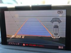 リアビューカメラ『入車経路を算出し、ガイドラインと補助線をディスプレイに表示します。同時にバンパーに内蔵のセンサーが障害物を感知し音で注意を促します。後方の死角も安心していただけます。』 4