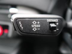【アダプティブクルーズコントロール】アダプティブクルーズコントロール機能搭載。前方の車両の速度に合わせて車間距離を一定に保ち、自動的にアクセル・ブレーキを調整します。 7
