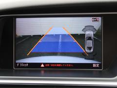 リアビューカメラ『入車経路を算出し、ガイドラインと補助線をディスプレイに表示します。同時にバンパーに内蔵のセンサーが障害物を感知し音で注意を促します。後方の死角も安心していただけます。』 4