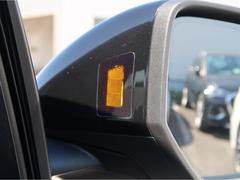 ●アウディサイドアシスト『後方の死角を並走する車両を検知しドアミラーの内側のＬＥＤが点灯。ドライバーに注意を促し事故を未然に防ぐシステムです。』 7
