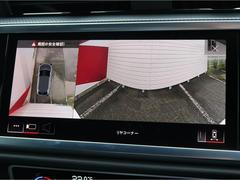 ●サラウンドビューカメラ『車両の４つのカメラから得た映像を合成し、上空から眺めているような映像をモニターに映し出します。車両周辺の歩行者や障害物などの発見に役立ちます。』 4