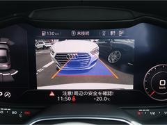 ●リアビューカメラ『入車経路を算出し、ガイドラインと補助線をディスプレイに表示します。同時にバンパーに内蔵のセンサーが障害物を感知し音で注意を促します。後方の死角も安心していただけます。』 4