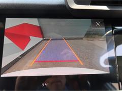 ●リアビューカメラ『入車経路を算出し、ガイドラインと補助線をディスプレイに表示します。後方の死角も安心していただけます。』 4