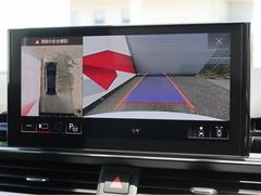 【サラウンドビューカメラ】４台の広角カメラで自車の全周囲３６０度を捉え、様々な角度からの映像を映し出すことで、駐車時の操作をより簡単に行えます。 4