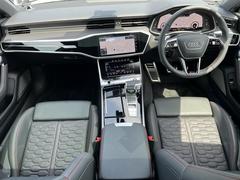 高度な訓練・教育を受けたＡｕｄｉ専門のテクニシャンが、１００項目にもおよぶ精密な点検を実施。すべてをクリアしたＡｕｄｉ車だけがあなたのお手元に届けられます。 2