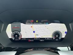 【Ａｕｄｉ　バーチャルコックピット】液晶フルデジタルディスプレイにスピードメーター、タコメーター、マップ表示、メディア情報などフレキシブルに表示させるバーチャルコックピットを装備。 3