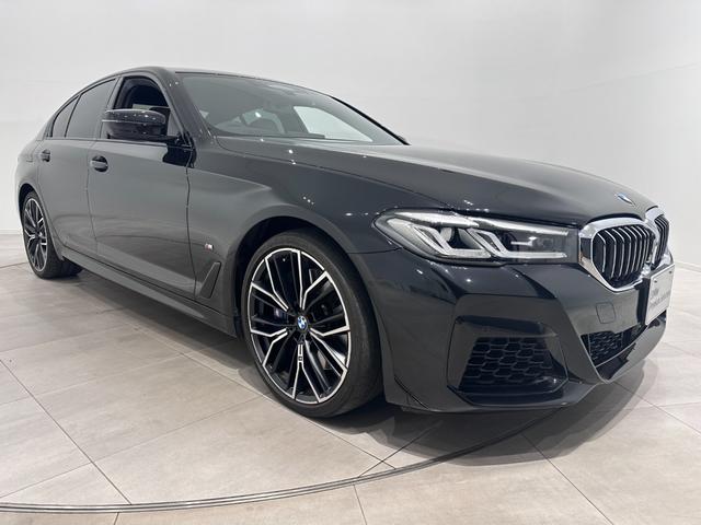 ５４０ｉ　ｘＤｒｉｖｅ　Ｍスポーツ　モカ革ＦクライメートシートアダプティブサスＭスポーツブレーキオートトランクサンルーフ　Ｈａｒｍａｎ／ＫａｒｄｏｎサウンドアダプティブＬＥＤライトパークアシスト＋ＴＶＨＵＤＵＶカットガラス純正２０ＡＷ(3枚目)