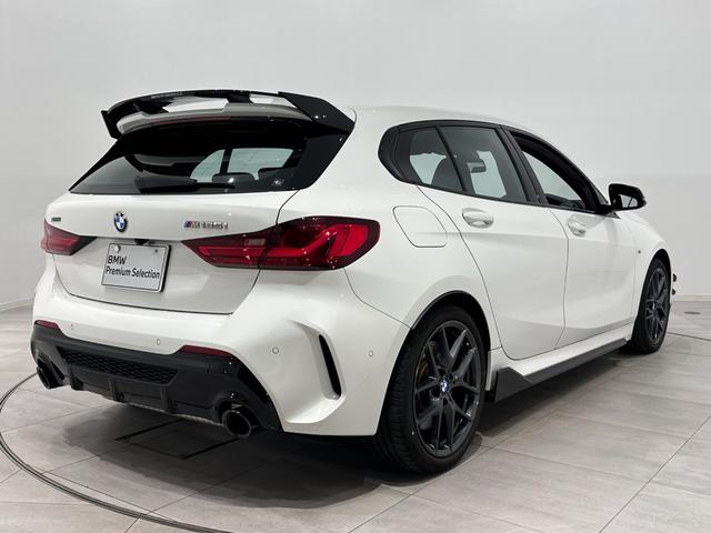 １シリーズ Ｍ１３５ｉ　ｘＤｒｉｖｅ　限定車Ｓｔｒｅｅｔ　Ｒａｃｅｒ全国４０台黒革アダプティブサスＭスポーツブレーキコンフォートアクセスオートトランクＬＥＤライトＤアシストＡＣＣパークアシストＨＩＦＩスピーカーＭシート純正１８ＡＷ（5枚目）