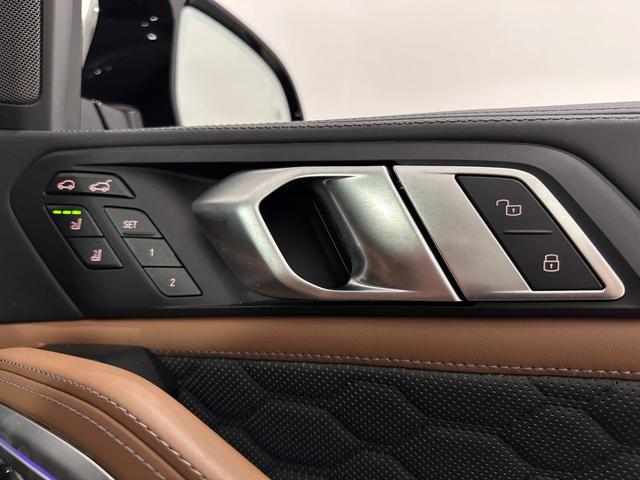 Ｘ６ Ｍ コンペティション　タルマブラウン革Ｆクライメートシートソフトクローズドアドリンク　ホルダー　温度調整レーザーライトパークアシスト＋　Ｈａｒｍａｎ／ＫａｒｄｏｎサウンドインテリアカーボンジェスチャーＣ純正２１／２２ＡＷ（15枚目）