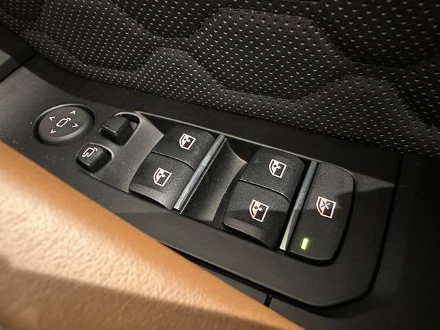 Ｘ６ Ｍ コンペティション　タルマブラウン革Ｆクライメートシートソフトクローズドアドリンク　ホルダー　温度調整レーザーライトパークアシスト＋　Ｈａｒｍａｎ／ＫａｒｄｏｎサウンドインテリアカーボンジェスチャーＣ純正２１／２２ＡＷ（16枚目）