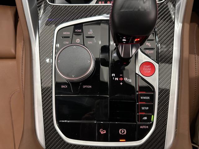 Ｘ６ Ｍ コンペティション　タルマブラウン革Ｆクライメートシートソフトクローズドアドリンク　ホルダー　温度調整レーザーライトパークアシスト＋　Ｈａｒｍａｎ／ＫａｒｄｏｎサウンドインテリアカーボンジェスチャーＣ純正２１／２２ＡＷ（25枚目）