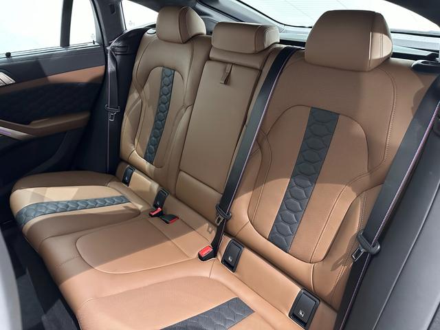 Ｘ６ Ｍ コンペティション　タルマブラウン革Ｆクライメートシートソフトクローズドアドリンク　ホルダー　温度調整レーザーライトパークアシスト＋　Ｈａｒｍａｎ／ＫａｒｄｏｎサウンドインテリアカーボンジェスチャーＣ純正２１／２２ＡＷ（42枚目）