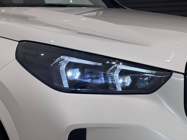 X1 M35i xDrive 全国2年保証ヴェガンザコーラルレッドF電動シートヒーターオートトランクアダプテイブMサスMスポーツブレーキUVカットガラスアダプテイブLEDライトHarman KardonDパークアシスト純正20AW(9枚目)