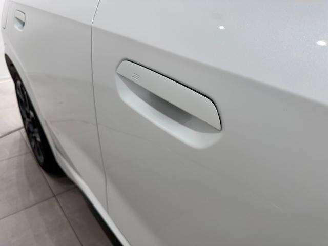 X1 M35i xDrive 全国2年保証ヴェガンザコーラルレッドF電動シートヒーターオートトランクアダプテイブMサスMスポーツブレーキUVカットガラスアダプテイブLEDライトHarman KardonDパークアシスト純正20AW(14枚目)