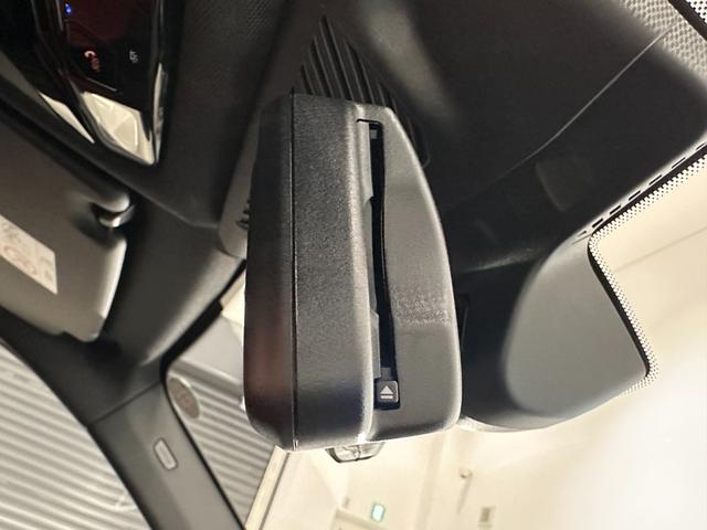 X1 M35i xDrive 全国2年保証ヴェガンザコーラルレッドF電動シートヒーターオートトランクアダプテイブMサスMスポーツブレーキUVカットガラスアダプテイブLEDライトHarman KardonDパークアシスト純正20AW(21枚目)