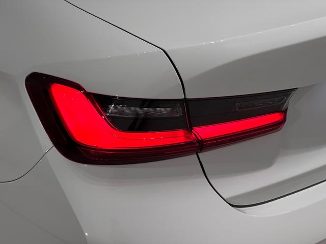 ３シリーズ ３２０ｉ　Ｍスポーツ　全国２年保証Ｆシートヒーター全周囲カメラオートトランクアダプティブＬＥＤライトＤアシストプロパークアシスト＋Ｈｉｆｉ　スピーカー純正１８ＡＷ（12枚目）