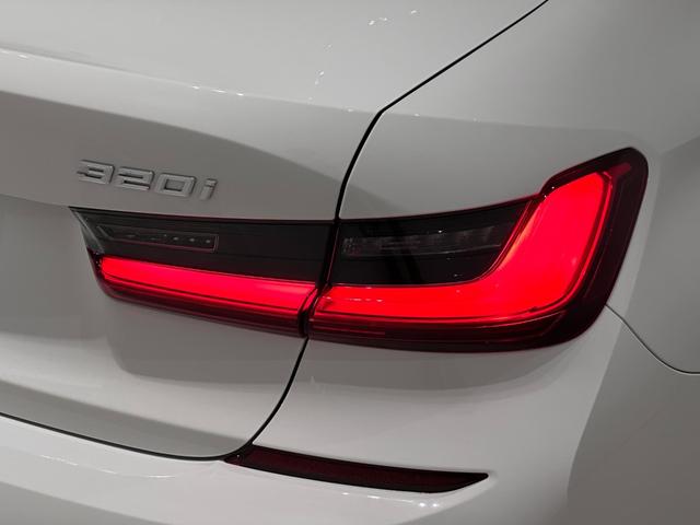 ３シリーズ ３２０ｉ　Ｍスポーツ　全国２年保証コンフォートアクセスオートトランクリヤカメラ前後ＰＤＣＦシートヒーターアダプテイブＬＥＤライトＤアシストプロパークアシスト＋Ｈｉｆｉ　スピーカードラレコワイアレス充電純正１８ＡＷ（13枚目）
