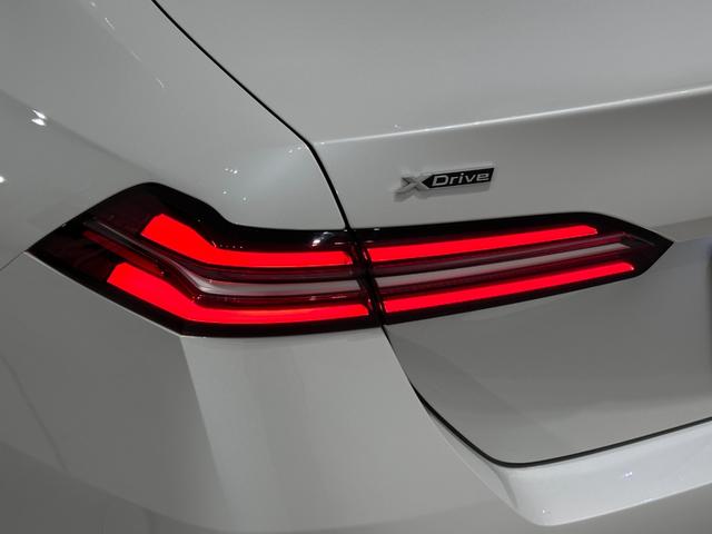 ５シリーズ ５２３ｄ　ｘＤｒｉｖｅ　Ｍスポーツ　全国２年保証シートヒーターコンフォートアクセスオートトランクアダプティブＬＥＤライトＤアシストプロパークアシストプロＴＶ純正１９ＡＷ（12枚目）