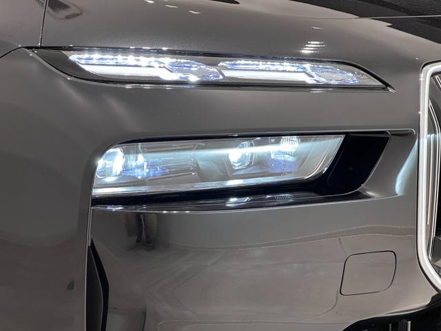 ｉ７ ｘＤｒｉｖｅ　６０　エクセレンス　全国２年保証ブラックレザーＦクライメートシート自動ドアパノラマルーフスカイ　ラウンジリヤエンターテーメントＤアシストプロパークアシストプロ　Ｂｏｗｅｒｓ＆Ｗｉｌｋｉｎｓサウンド純正２０ＡＷ（9枚目）