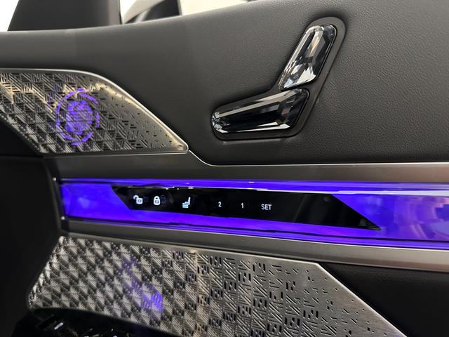 ｉ７ ｘＤｒｉｖｅ　６０　エクセレンス　全国２年保証ブラックレザーＦクライメートシート自動ドアパノラマルーフスカイ　ラウンジリヤエンターテーメントＤアシストプロパークアシストプロ　Ｂｏｗｅｒｓ＆Ｗｉｌｋｉｎｓサウンド純正２０ＡＷ（11枚目）