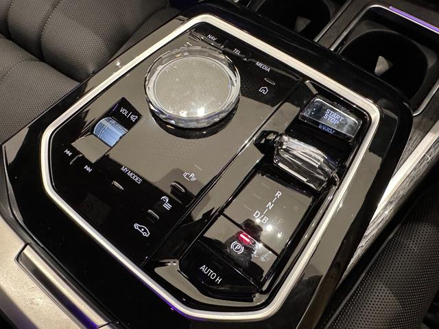 ｉ７ ｘＤｒｉｖｅ　６０　エクセレンス　全国２年保証ブラックレザーＦクライメートシート自動ドアパノラマルーフスカイ　ラウンジリヤエンターテーメントＤアシストプロパークアシストプロ　Ｂｏｗｅｒｓ＆Ｗｉｌｋｉｎｓサウンド純正２０ＡＷ（20枚目）